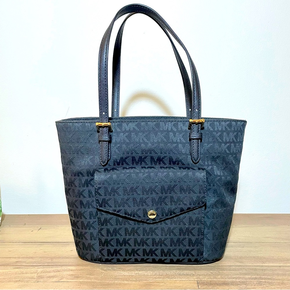 Michael Kors jet set monogram shoulder bag black on black EUC